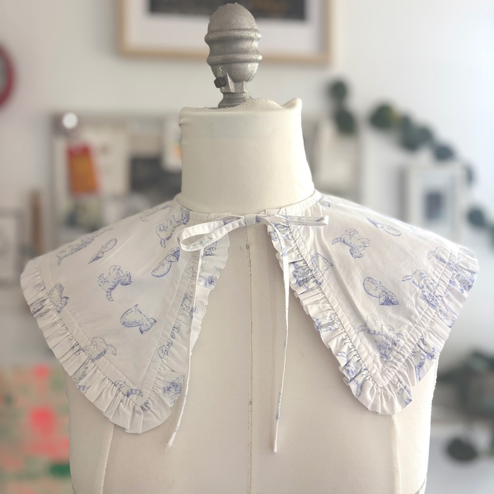 GANNI Detachable Ruffled Collar with Blue Toile cat Print